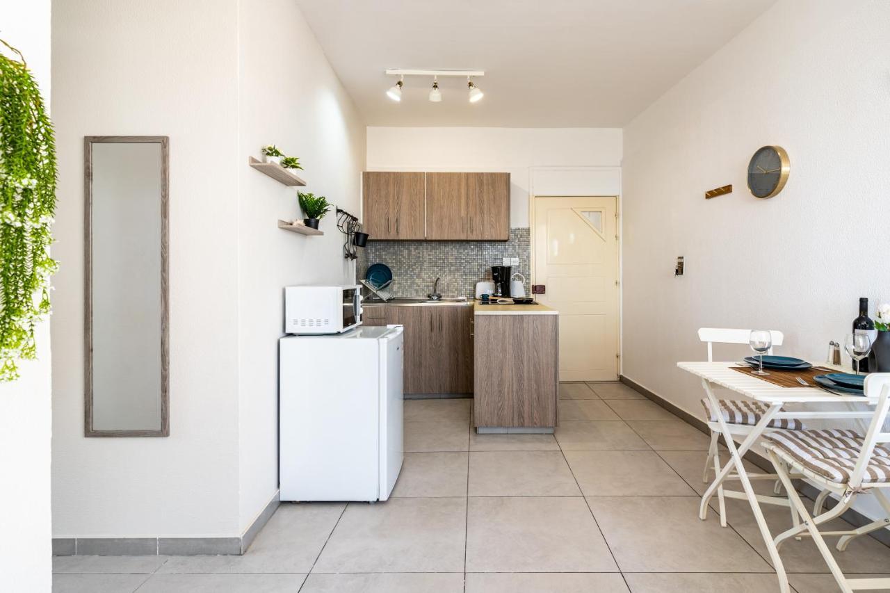 Whispering Palms 1-Br Apt By Finikoudes Beach Larnaca Exteriér fotografie