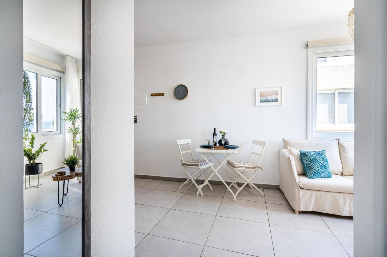 Whispering Palms 1-Br Apt By Finikoudes Beach Larnaca Exteriér fotografie